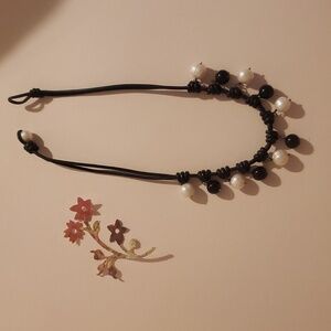 Knotted White Freshwater Pearl and 0nyx Necklace On Leather